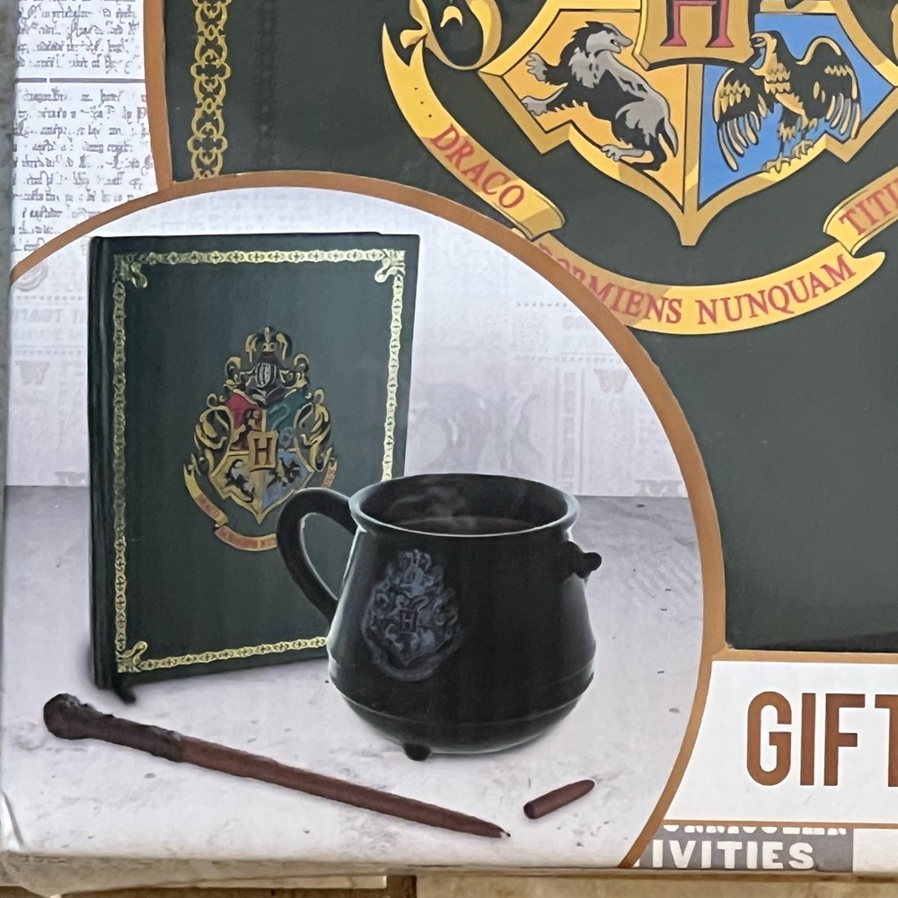 New In Box Harry Potter Gift Set. - Picture 3 of 6